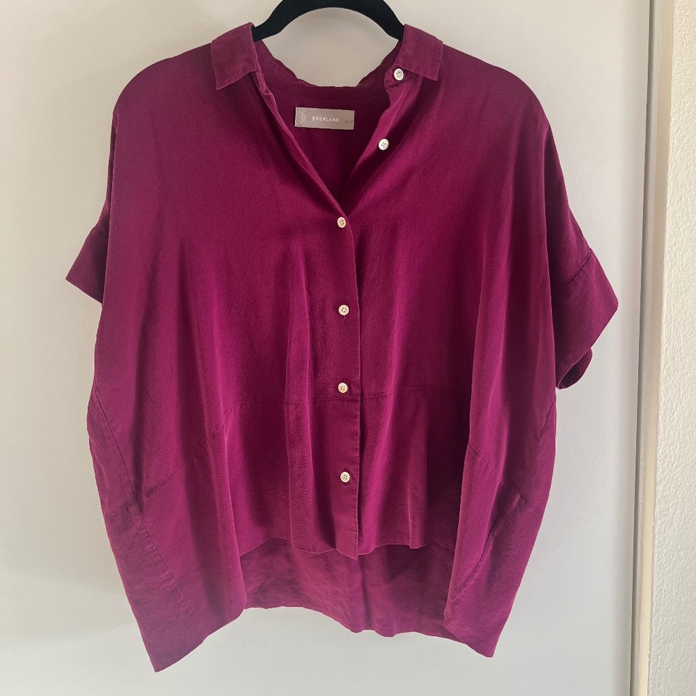 100% silk Everlane fuchsia collared button up top in size 00, fits like a small